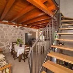 فيلة Old Stone House بودغورا