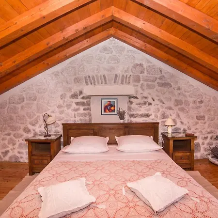 Old Stone House Villa *