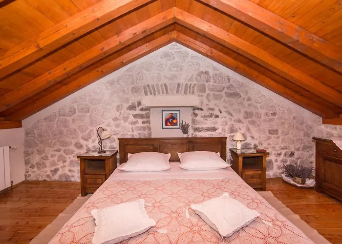 Old Stone House Villa *