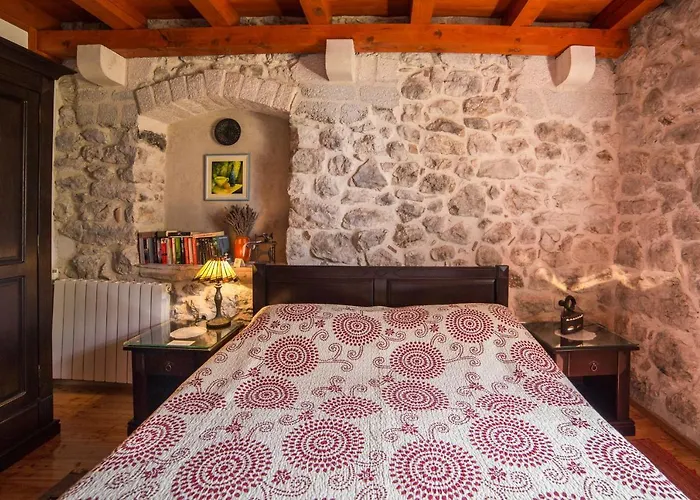 Old Stone House * Podgora (Split-Dalmatia)