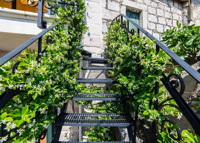 Old Stone House Villa Podgora (Split-Dalmatia)